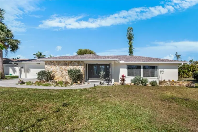 Picture of 5052 Fairfield Dr, Fort Myers FL 33919