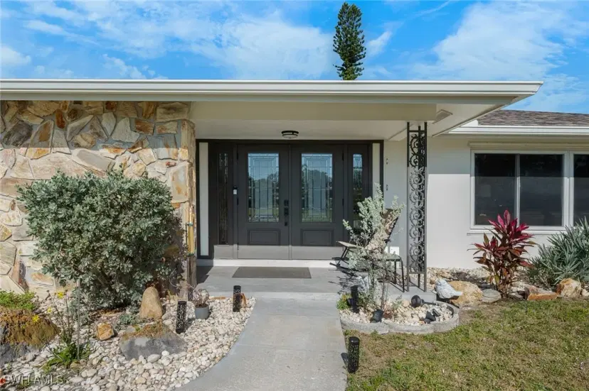 Picture of 5052 Fairfield Dr, Fort Myers FL 33919