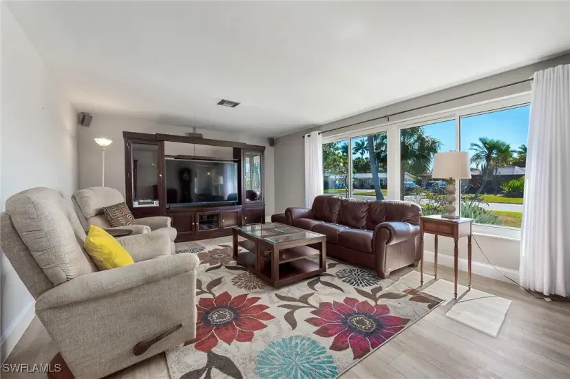 Picture of 5052 Fairfield Dr, Fort Myers FL 33919