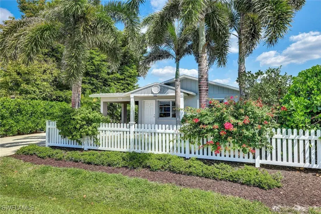 Picture of 547 103Rd Ave N, Naples, FL 34108