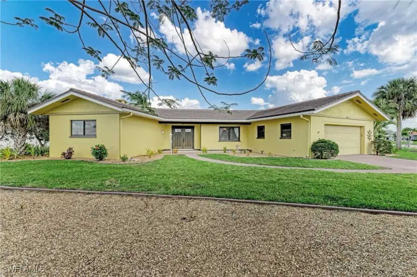 Picture of 200 Capri Isles Ct, Punta Gorda FL 33950