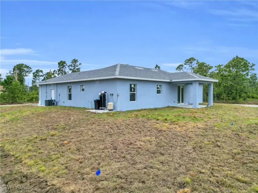 Picture of 935 Elgin St, Lehigh Acres FL 33974
