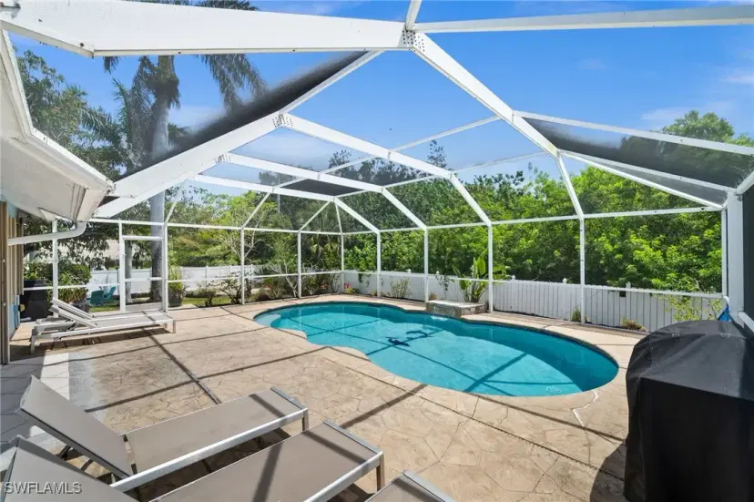 Picture of 4 Colonial Dr, Naples FL 34112