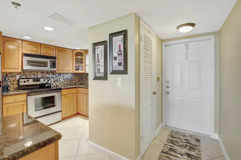 Picture of 3300 W Rolling Hills Circle 705, Davie FL 33328