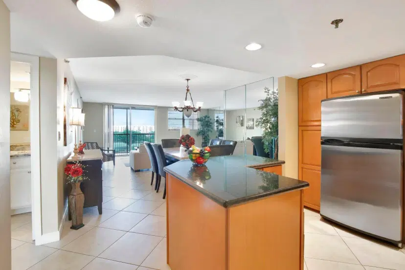Picture of 3300 W Rolling Hills Circle 705, Davie FL 33328