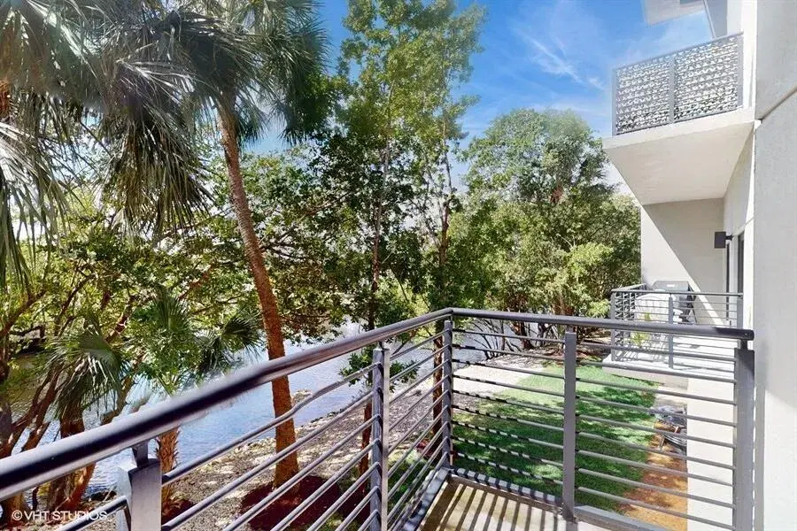 Picture of 532 SE 1St Circle, Pompano Beach, FL 33060
