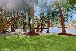 Picture of 532 SE 1St Circle, Pompano Beach, FL 33060
