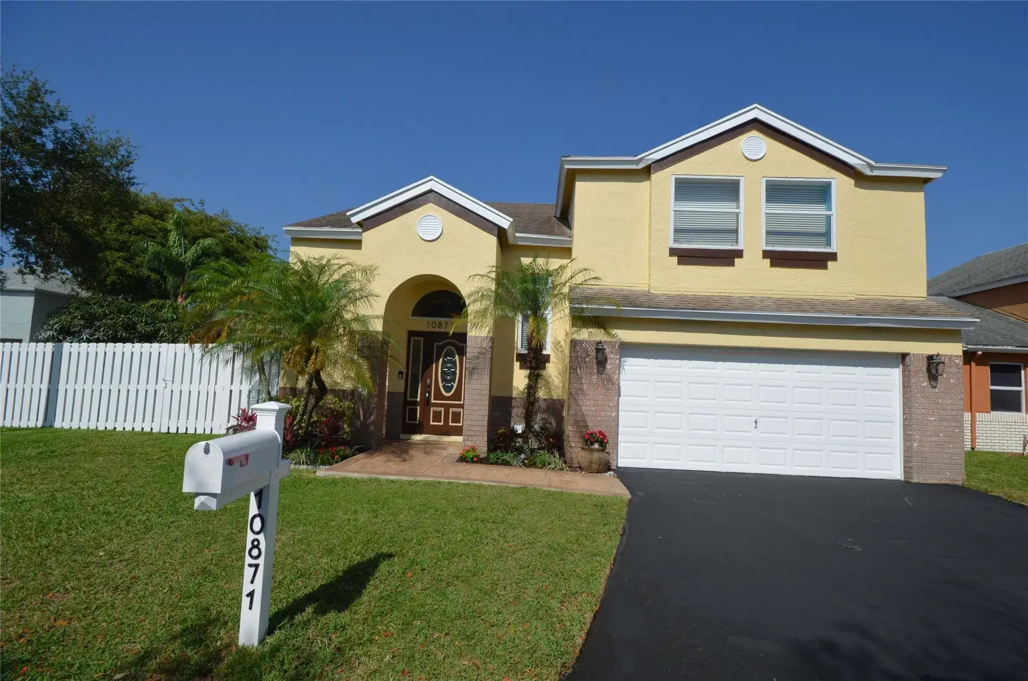 Picture of 10871 SW 11Th Mnr, Davie, FL 33324