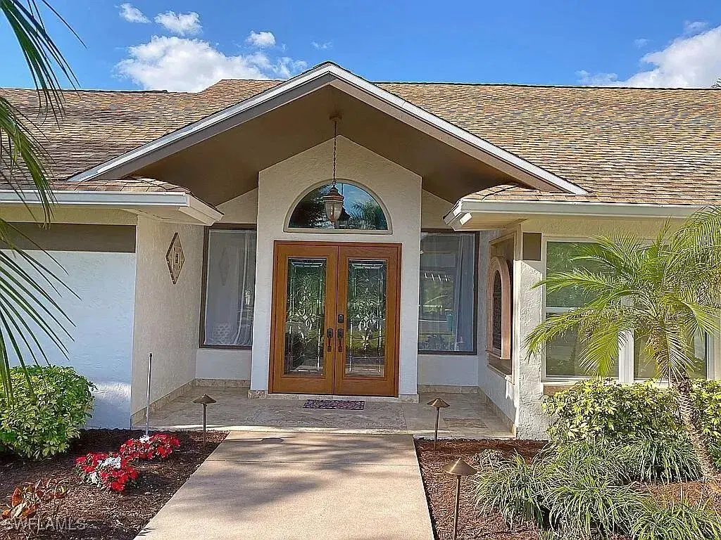 Picture of 2160 Pine Woods Cir 28, Naples, FL 34105