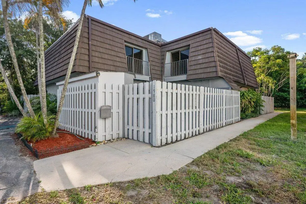 Picture of 1980 NE Dixie Highway, Jensen Beach, FL 34957