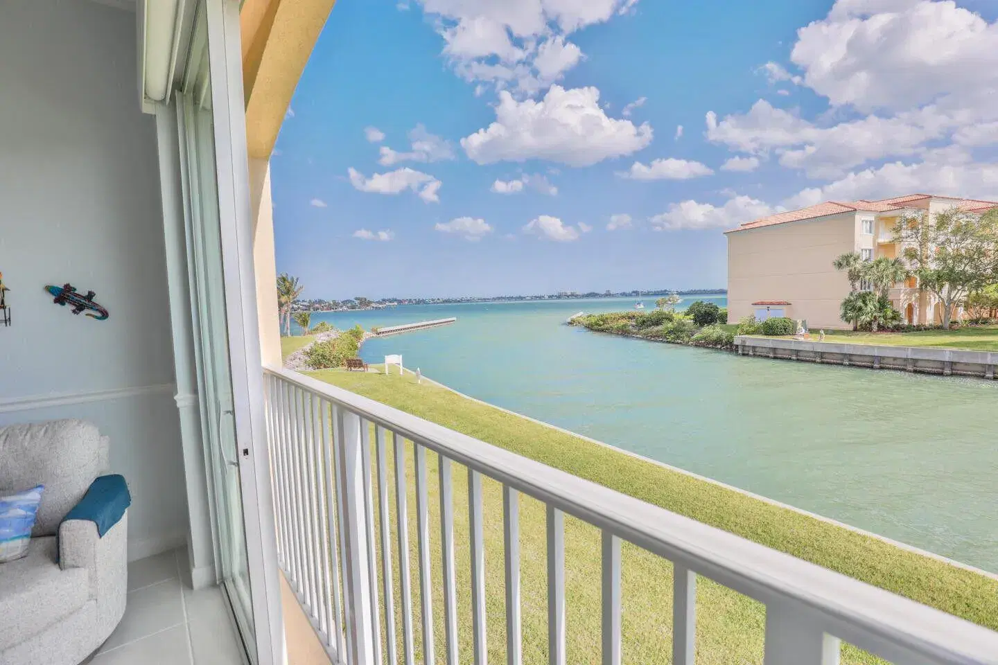 Picture of 5 Harbour Isle Drive E 202, Fort Pierce, FL 34949
