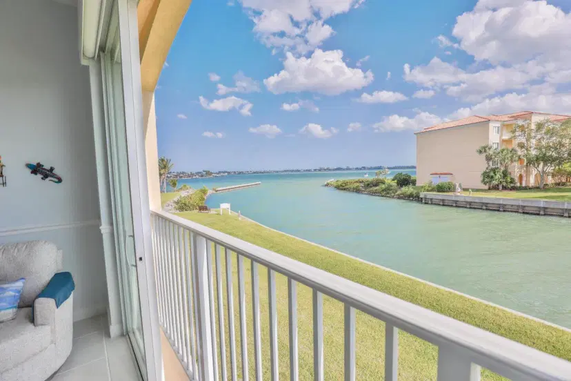 Picture of 5 Harbour Isle Drive E 202, Fort Pierce FL 34949