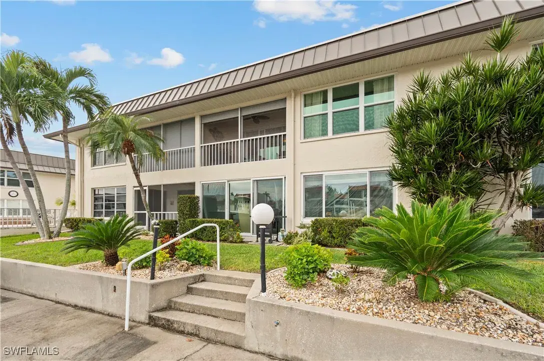 Picture of 4211 SE 19Th Pl 2E, Cape Coral, FL 33904