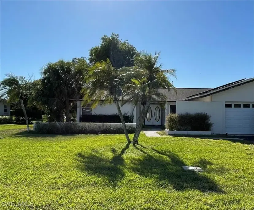 Picture of 547 Eastwood Dr, Naples FL 34110