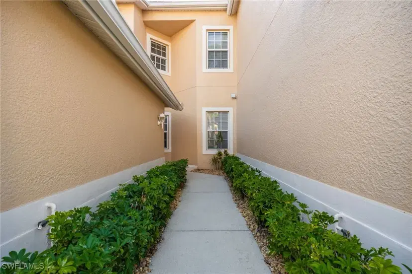 Picture of 13250 Silver Thorn Loop 1107, North Fort Myers FL 33903