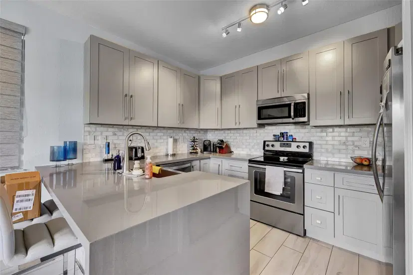 Picture of 150 Jacaranda Country Club Dr 66, Plantation FL 33324