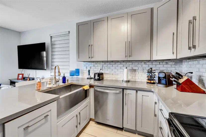 Picture of 150 Jacaranda Country Club Dr 66, Plantation FL 33324