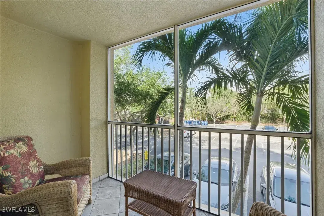 Picture of 4113 Residence Dr 215, Fort Myers, FL 33901
