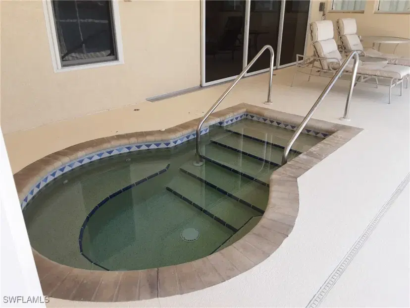 Picture of 850 SE 1St Ter, Cape Coral FL 33990