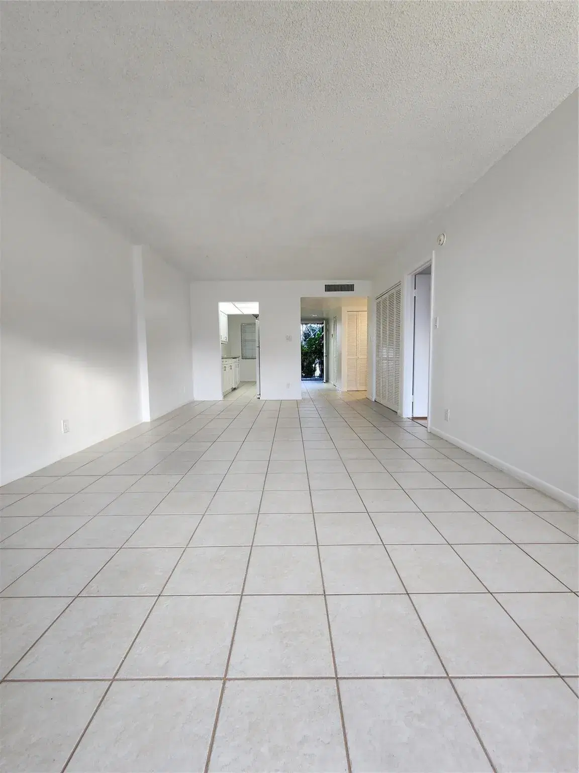 Picture of 3101 NW 47Th Ter 229, Lauderdale Lakes, FL 33319
