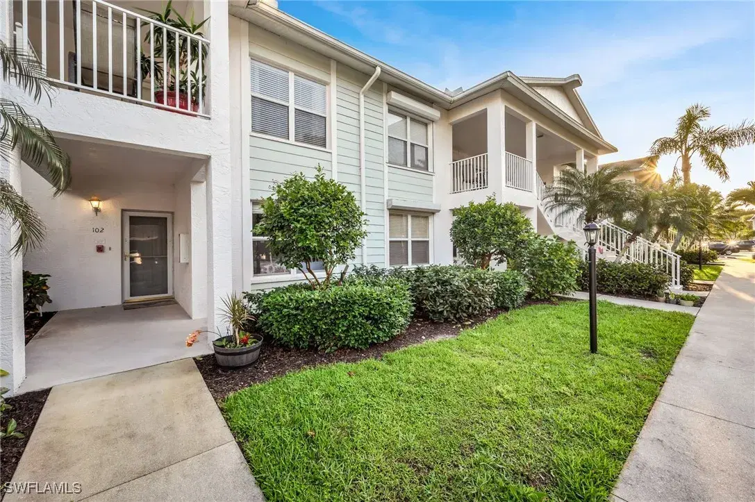 Picture of 1240 Sarah Jean Cir M102, Naples, FL 34110