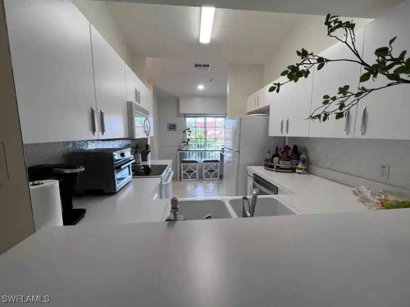 Picture of 2805 Cypress Trace Cir 204, Naples FL 34119