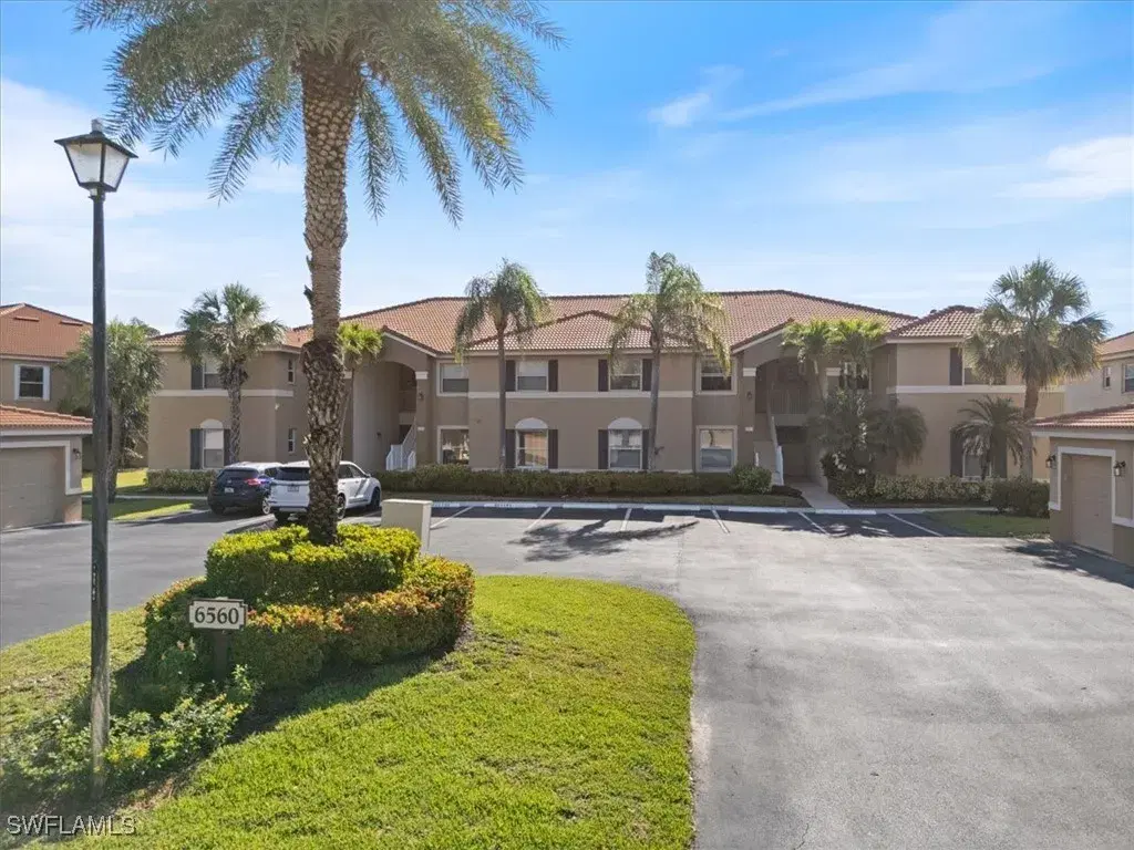 Picture of 6560 Huntington Lakes Cir 102, Naples, FL 34119
