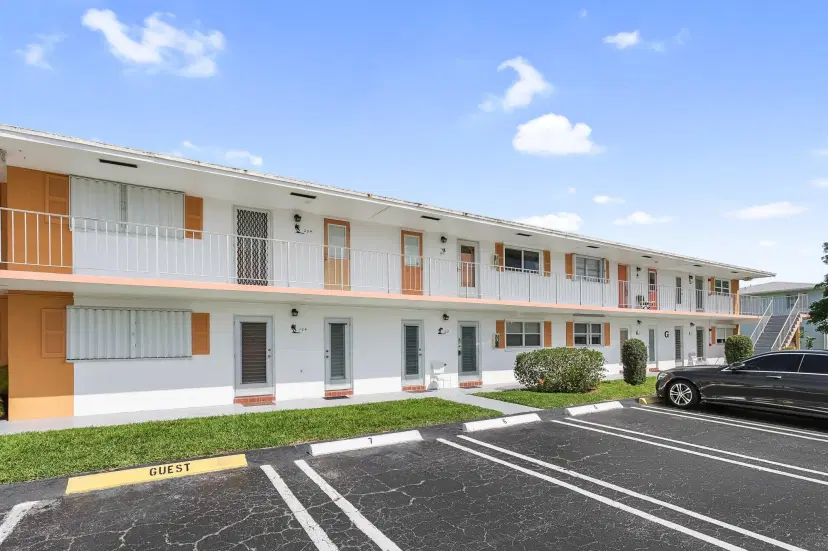 Picture of 1116 Lake Terrace 203, Boynton Beach FL 33426