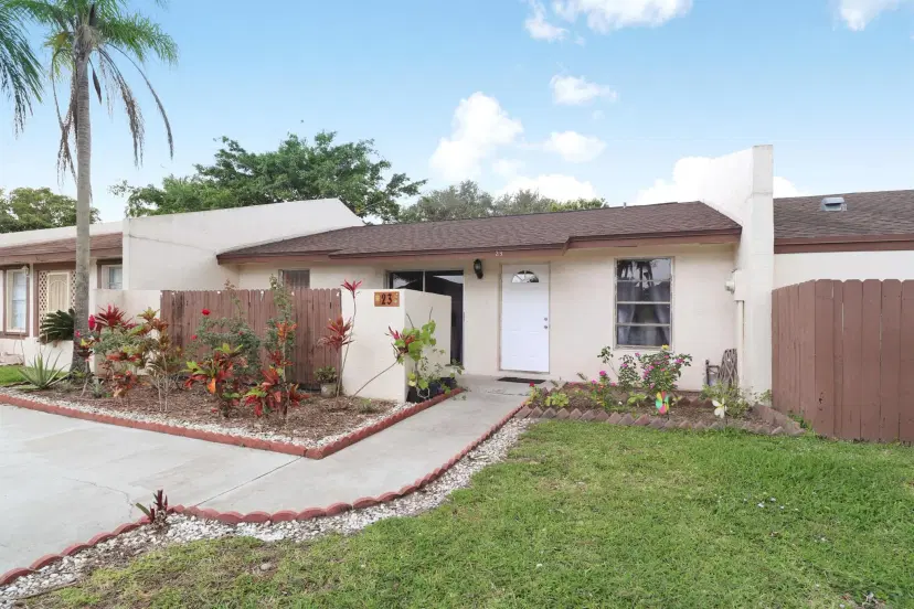 Picture of 23 Chelsea Lane, Boynton Beach FL 33426