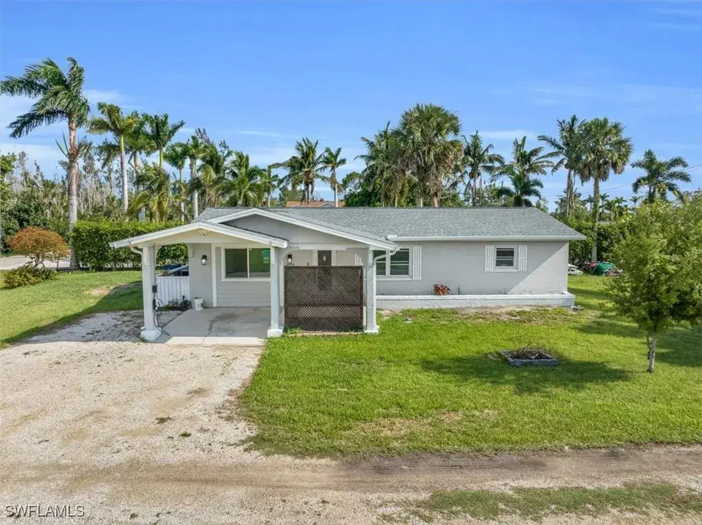 Picture of 18130 Pioneer Rd, Fort Myers, FL 33908