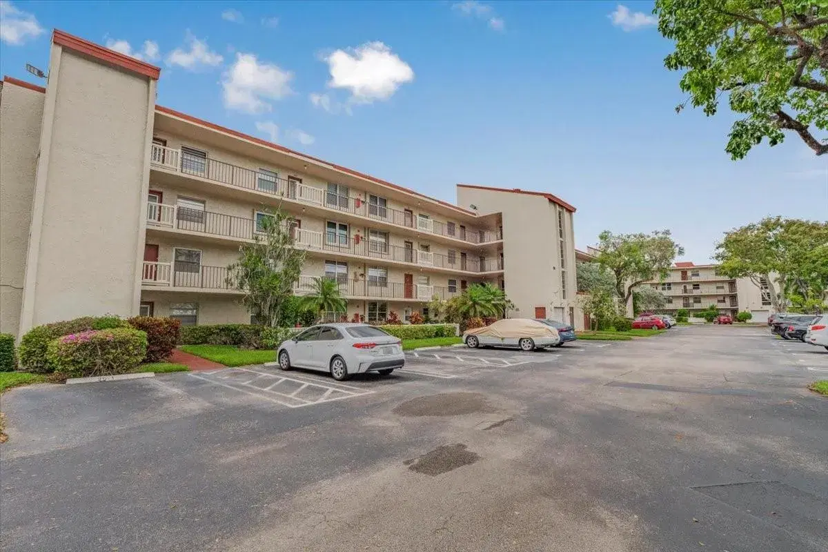 Picture of 25 Abbey Ln 301, Delray Beach, FL 33446