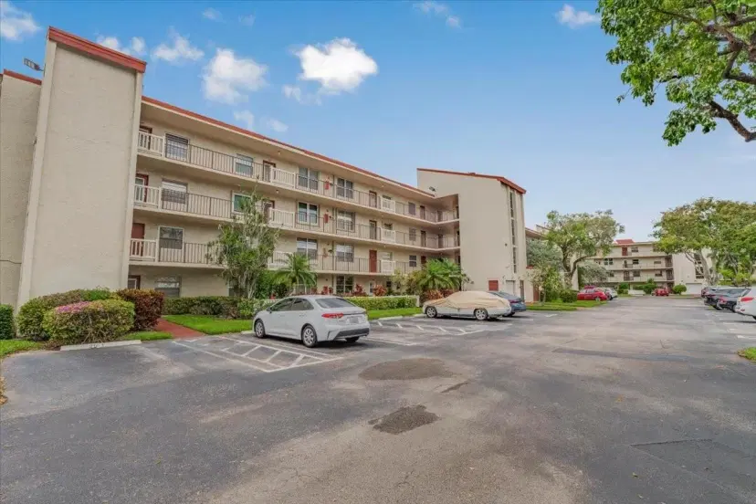 Picture of 25 Abbey Ln 301, Delray Beach FL 33446