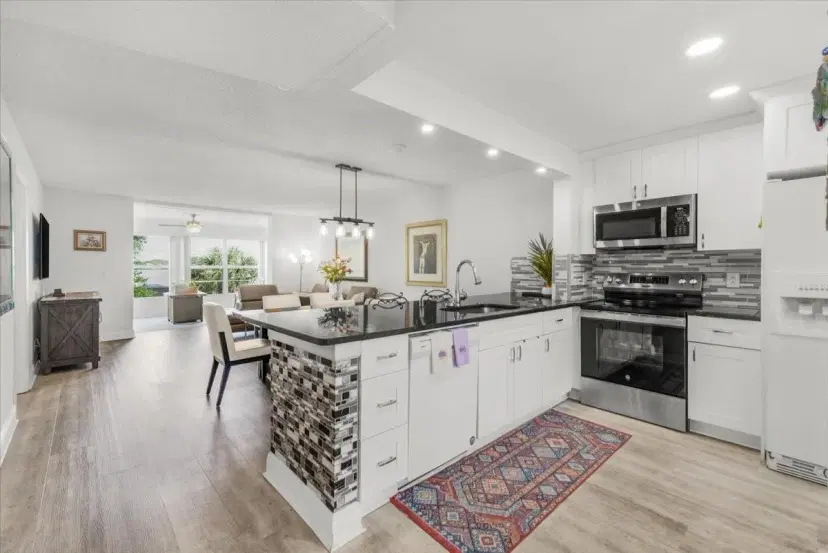 Picture of 25 Abbey Ln 301, Delray Beach FL 33446