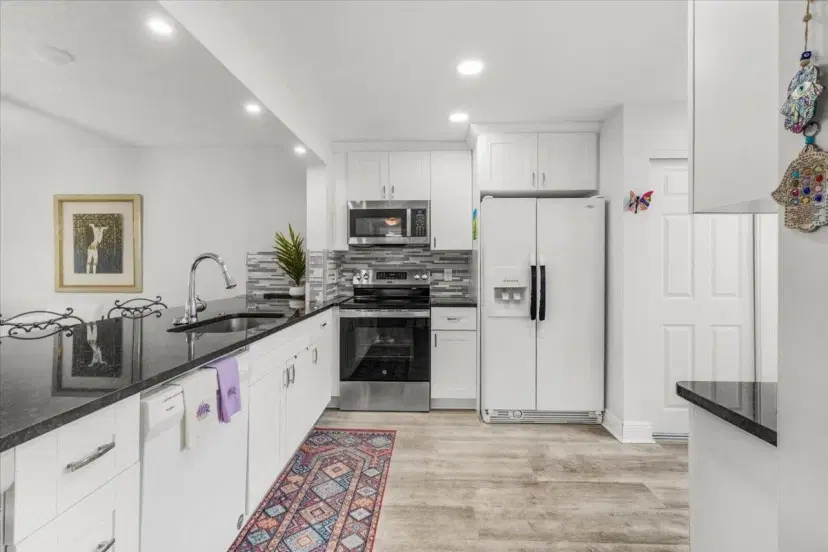 Picture of 25 Abbey Ln 301, Delray Beach FL 33446