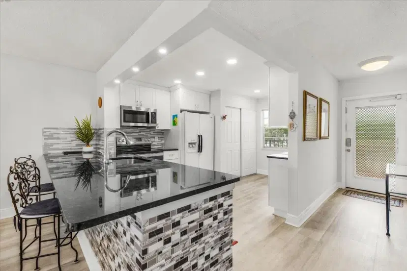 Picture of 25 Abbey Ln 301, Delray Beach FL 33446