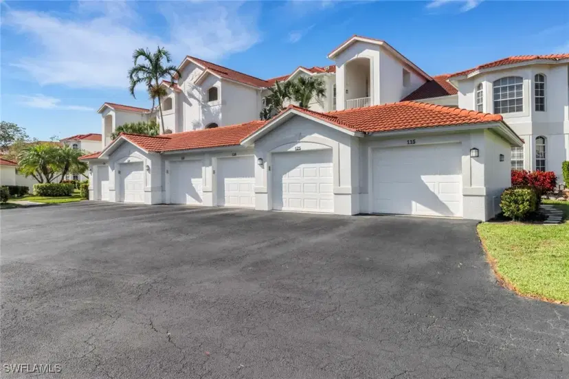 Picture of 4650 Yacht Harbor Dr 125, Naples FL 34112