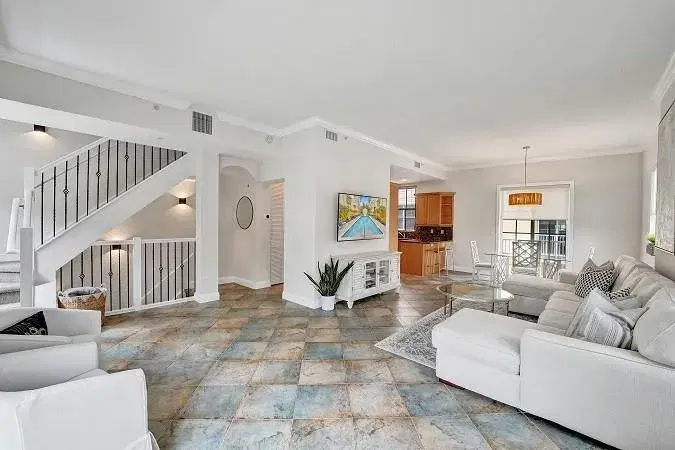 Picture of 550 NE 7Th Ave 2, Fort Lauderdale FL 33301