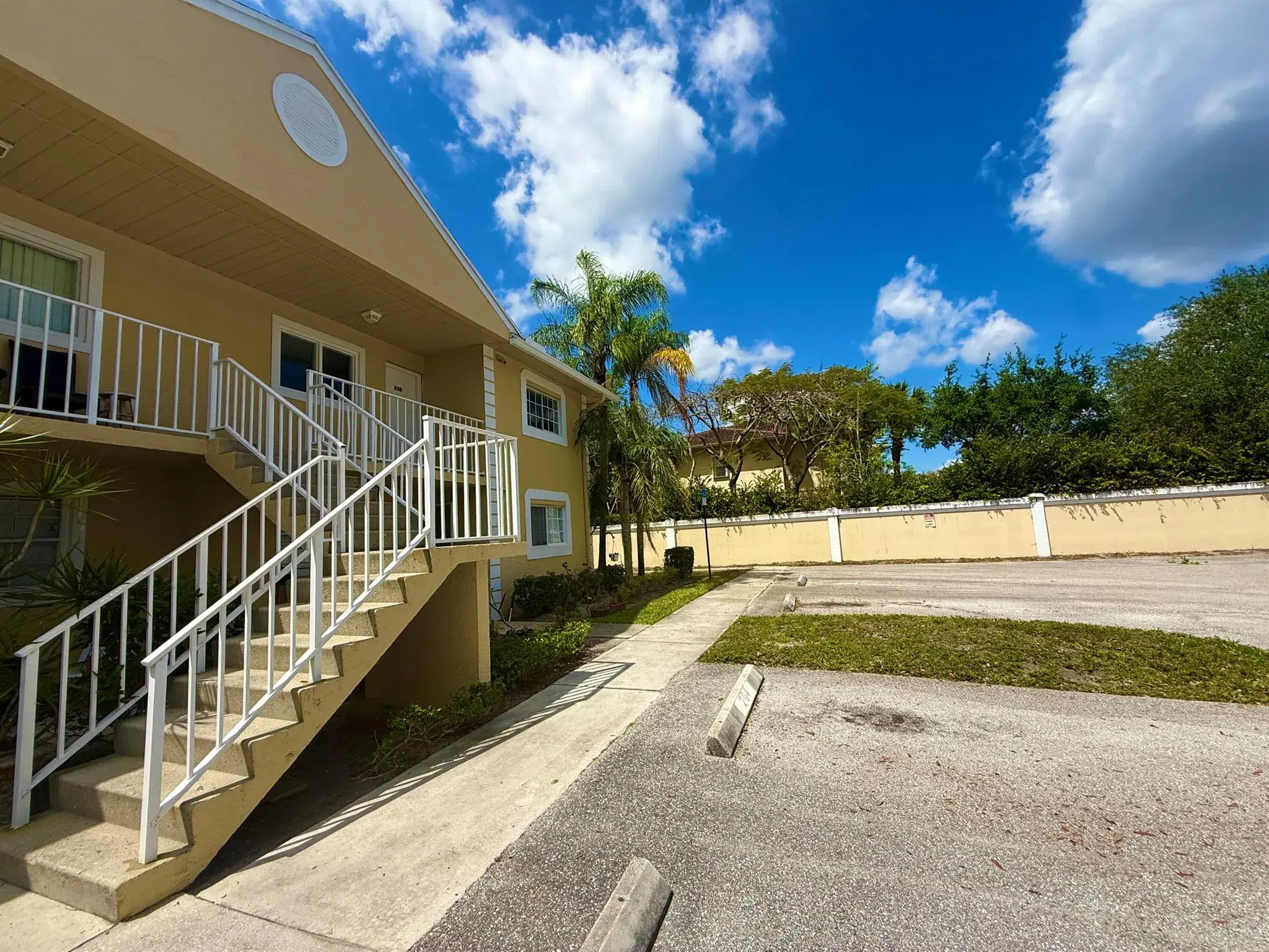 Picture of 208 Palm Beach Trace Drive, Royal Palm Beach, FL 33411