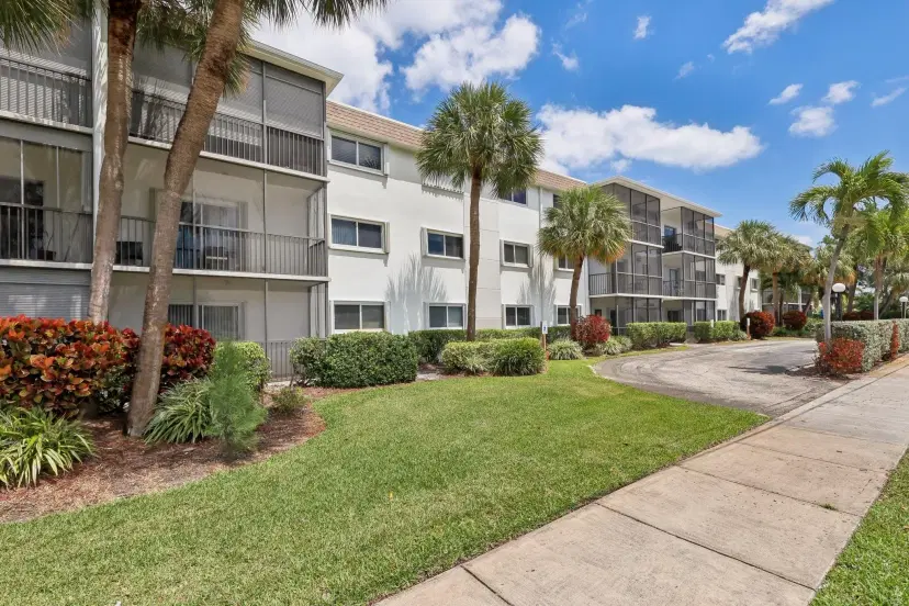 Picture of 701 NE 1St Ct 206, Hallandale Beach FL 33009