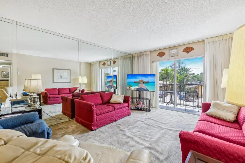 Picture of 701 NE 1St Ct 206, Hallandale Beach FL 33009