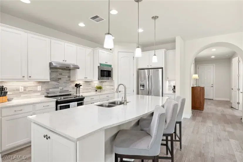 Picture of 11811 Darcy Pl, Fort Myers, FL 33913