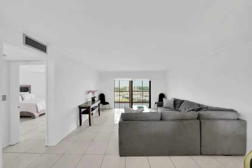 Picture of 7076 Huntington Lane 803, Delray Beach FL 33446
