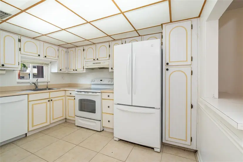 Picture of 8960 S Hollybrook Blvd 103, Pembroke Pines FL 33025