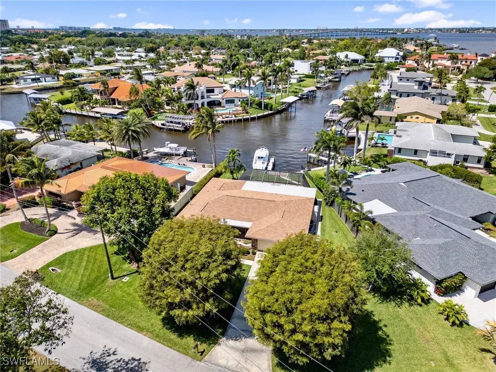 Picture of 450 Keenan Ave, Fort Myers, FL 33919