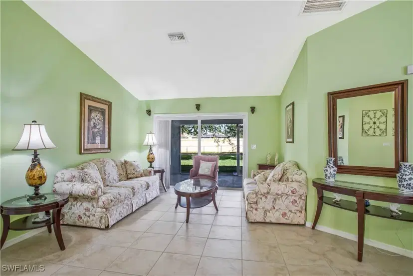 Picture of 824 SE 3Rd Pl, Cape Coral FL 33990