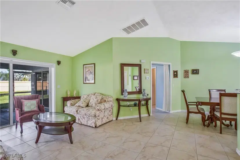 Picture of 824 SE 3Rd Pl, Cape Coral FL 33990