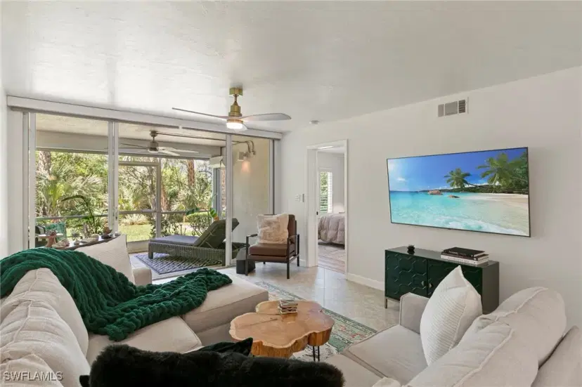 Picture of 15171 Cedarwood Ln 3105, Naples FL 34110
