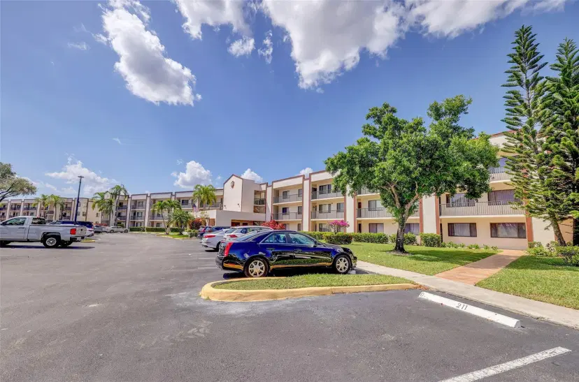Picture of 9633 N Belfort Cir 110, Fort Lauderdale FL 33321
