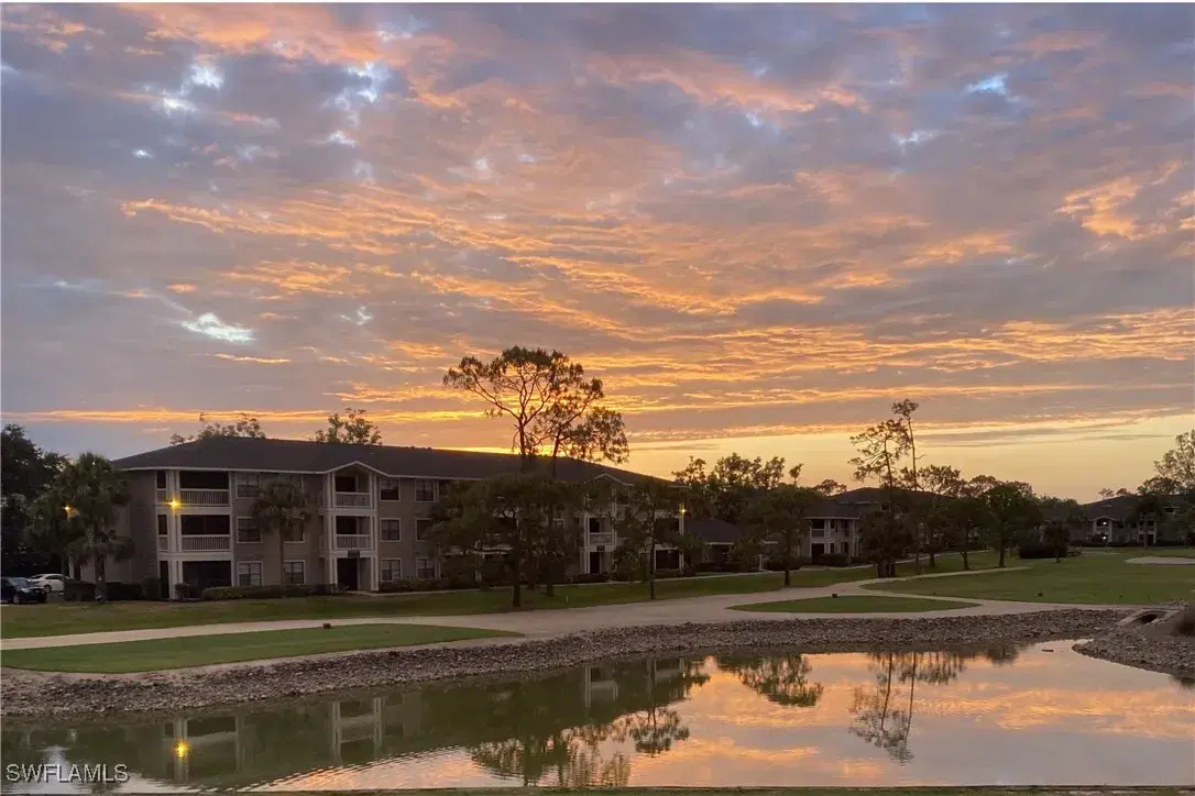 Picture of 940 Woodshire Ln M10, Naples, FL 34105