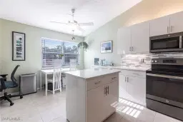 Picture of 940 Woodshire Ln M10, Naples, FL 34105